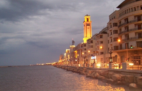 photo bari-lungo-mare-di-notte.jpg