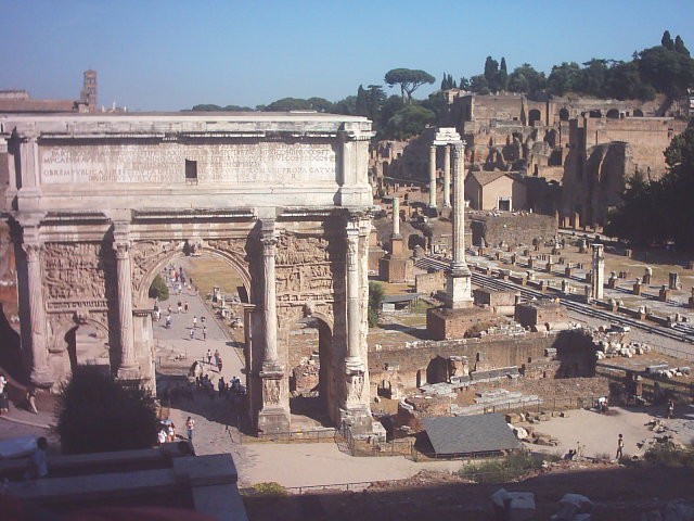 photo fori-imperiali-squarcio.jpg