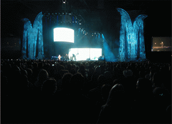 photo WVOWoVilyS_thumb_Madonna_Live_17.gif