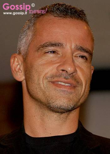 photo sorridente_eros_ramazzotti_06dc.jpg