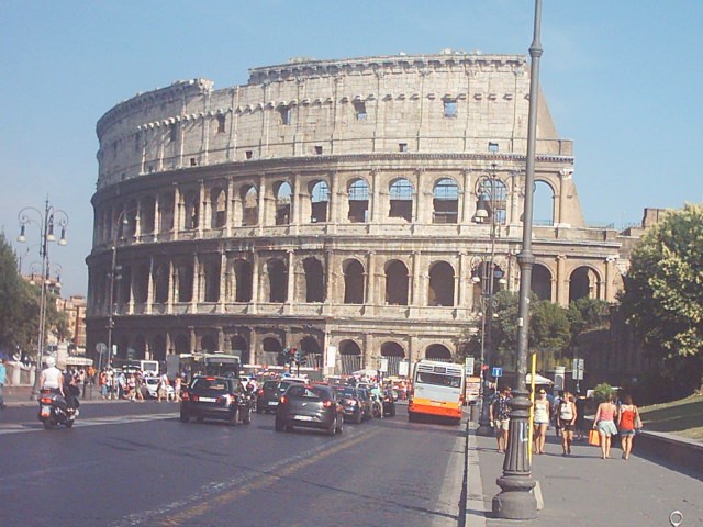 photo colosseo-da-vicino.jpg