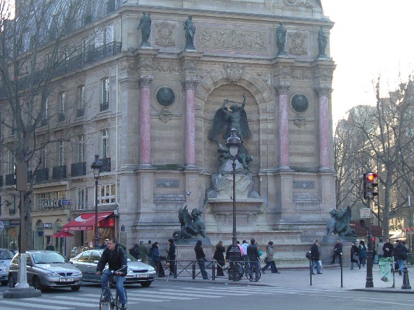 photo PARIGI-Fontaine-St-Michel.jpg