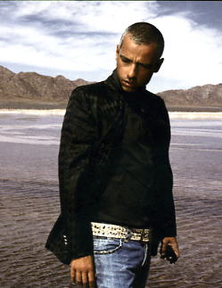 photo Eros_Ramazzotti_on_'Calma_Apparente'_album.jpg